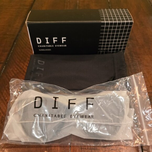 NWT - DIFF Women's Sunglasses Matte Black - Picture 3 of 6